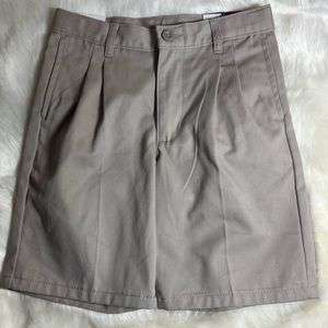 IZOD Khaki Pleated Adjustable Waist Easy Care Shorts Size 7 Regular NWT